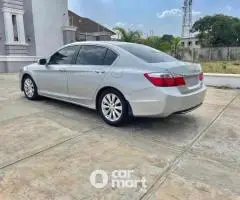 Super clean 2013 Honda Accord - 5