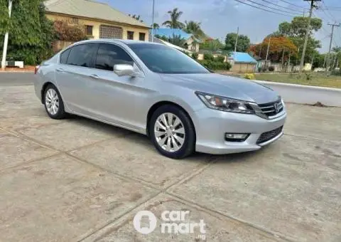 Super clean 2013 Honda Accord - 2/5