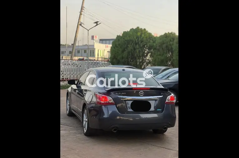 Nigerian Used 2013 NISSAN ALTIMA for sale in Kaduna - photo 4 of 5