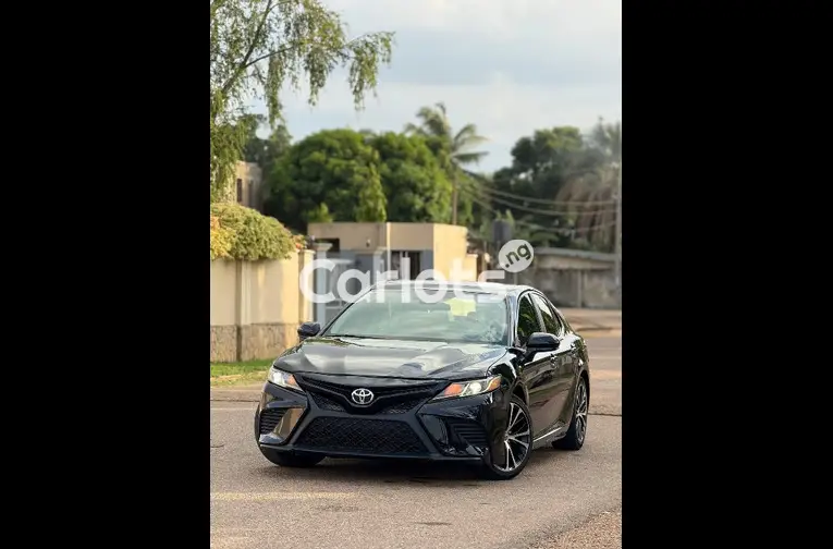 FOREIGN USED 2020 TOYOTA CAMRY SE for sale in Kaduna, Kaduna - photo 1 of 5