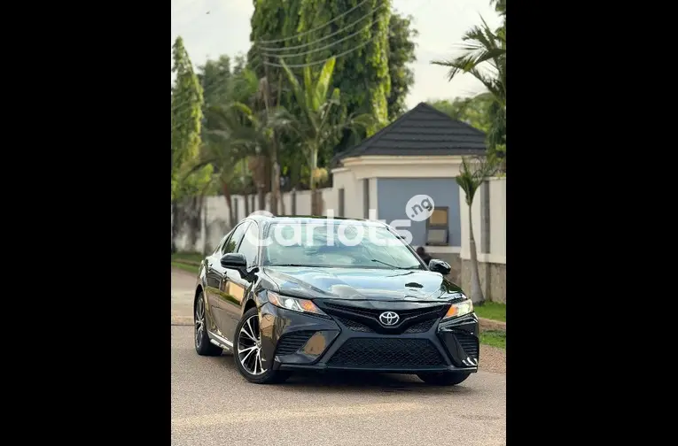 FOREIGN USED 2020 TOYOTA CAMRY SE for sale in Kaduna, Kaduna - thumbnail 2
