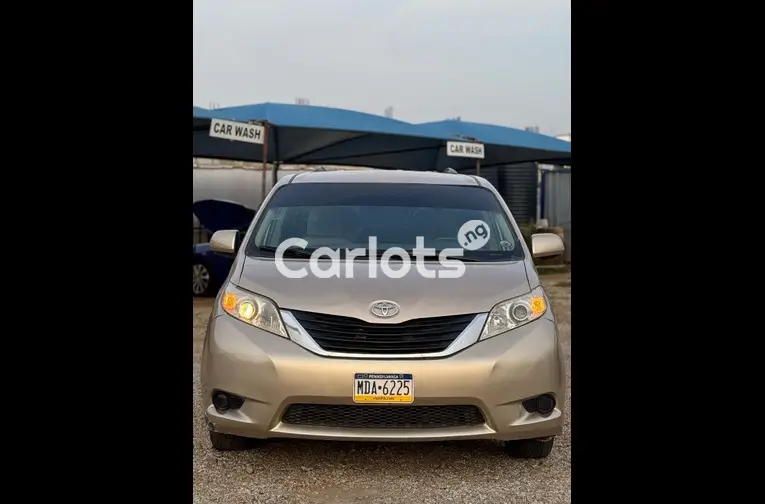 Nigerian Used 2012 TOYOTA SIENNA LE for sale in Abuja, FCT - thumbnail 2