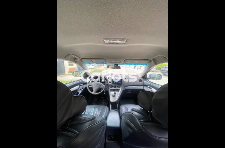 Nigerian Used CLEAN 2009 TOYOTA MATRIX XR for sale in Festac, Lagos - thumbnail 2