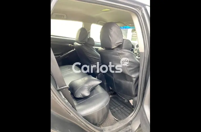 Nigerian Used CLEAN 2009 TOYOTA MATRIX XR for sale in Festac, Lagos - thumbnail 3