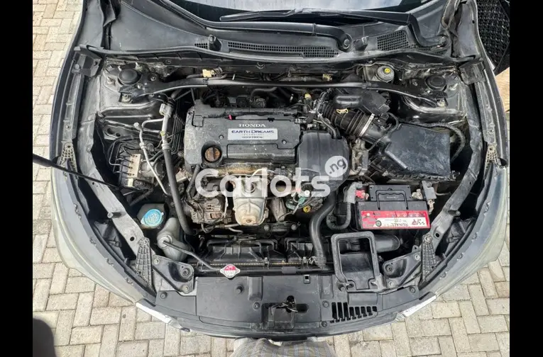 HONDA ACCORD 2013 - 2/4