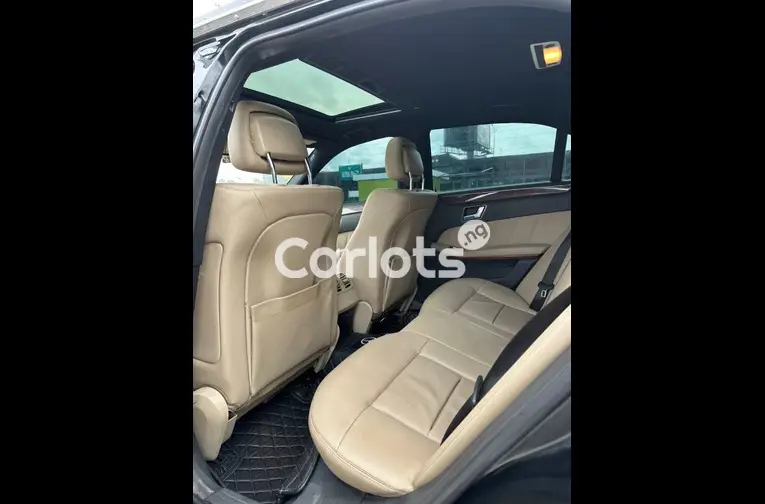 CLEAN 2013 MERCEDES BENZ E350 4MATIC - 3/5