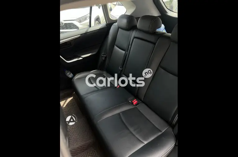 2021 Toyota RAV4 XLE (Asian Spec) - 4/5
