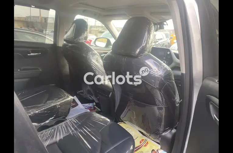 Foreign Used 2021 Toyota highlander - 2/5