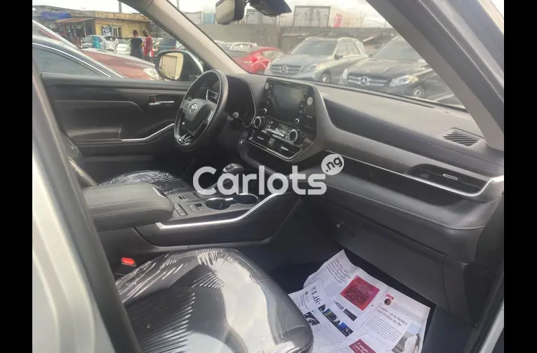 Foreign Used 2021 Toyota highlander - 3/5