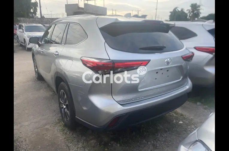 Foreign Used 2021 Toyota highlander - 4/5
