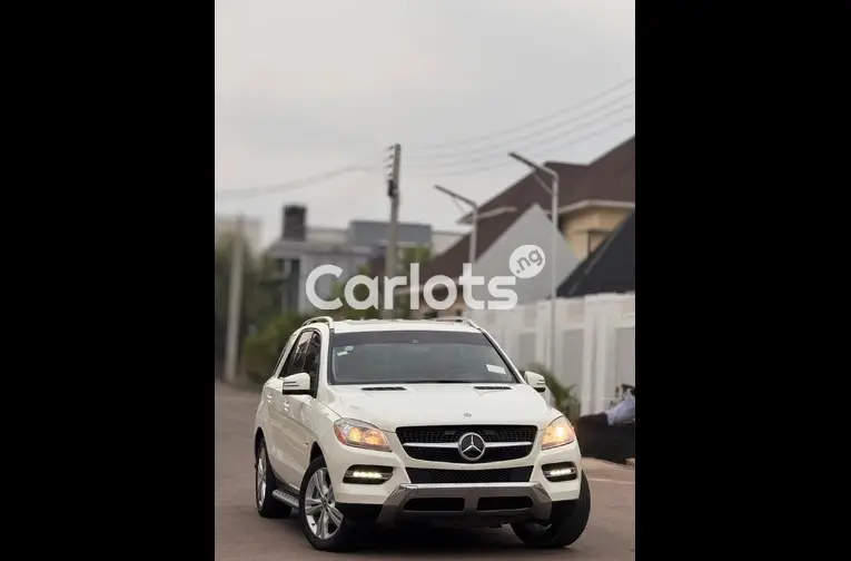 Nigerian Used 2013 KEYLESS MERCEDES BENZ ML350 for sale in Abuja, FCT - photo 1 of 5