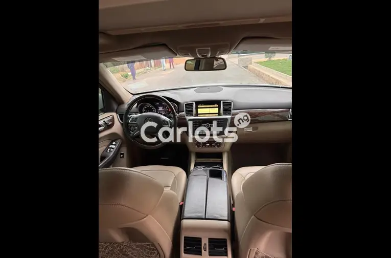 Nigerian Used 2013 KEYLESS MERCEDES BENZ ML350 for sale in Abuja, FCT - photo 3 of 5