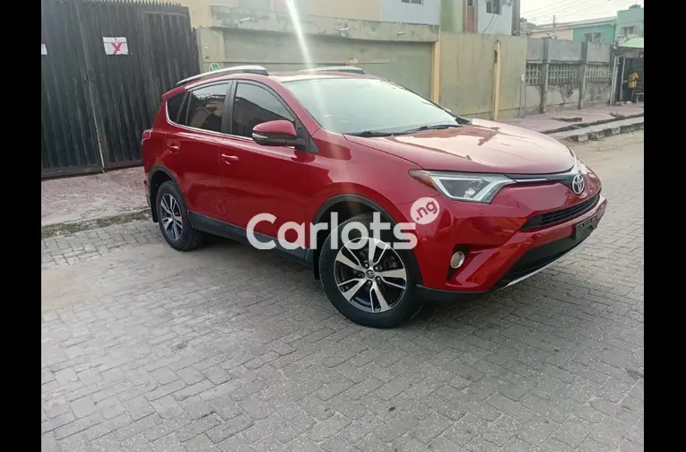 2016 TOYOTA RAV4 XLE