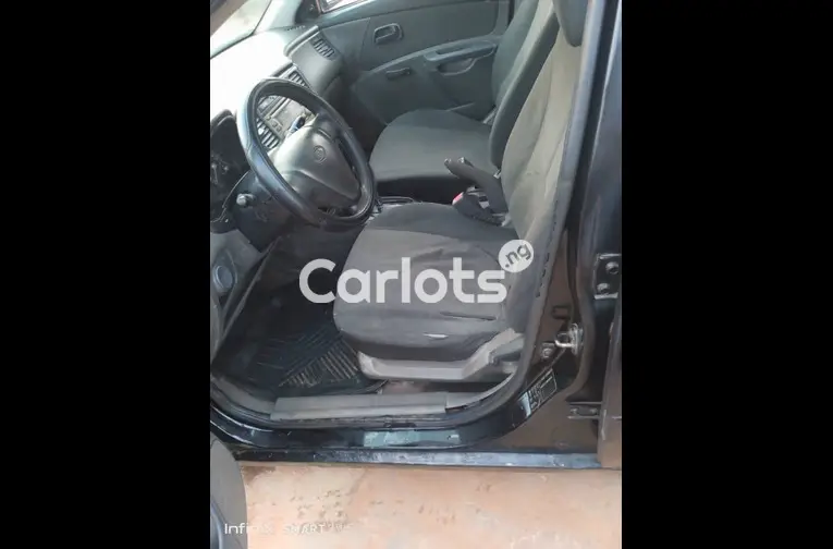 Registered 2010 KIA Rio - 2/5