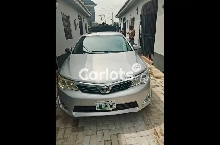 CLEAN 2012 TOYOTA CAMRY LE