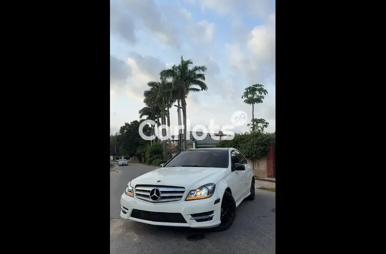 2012 MERCEDES BENZ C300