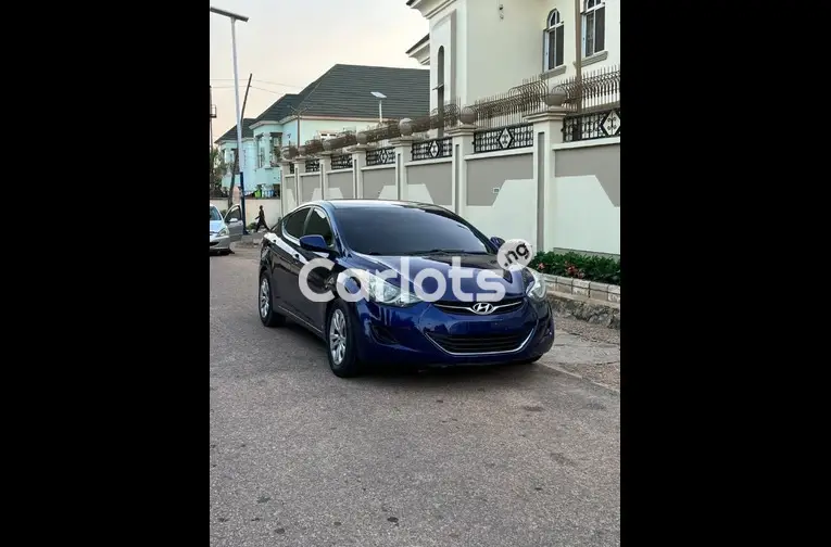 2012 HYUNDAI ELANTRA