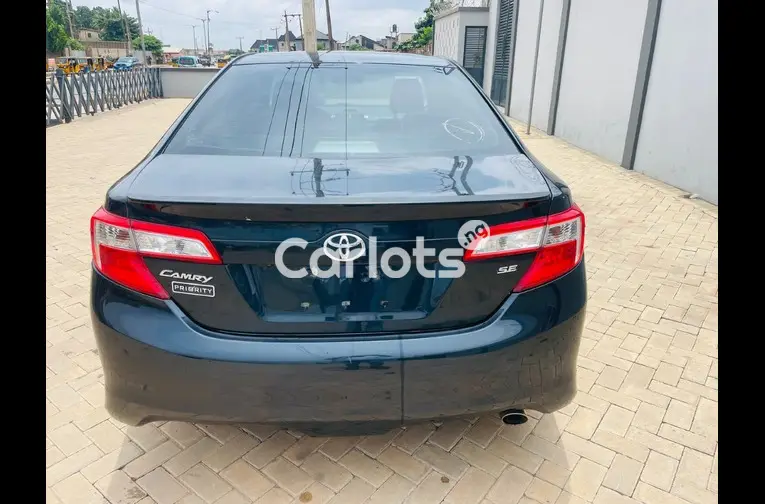 FOREIGN USED TOYOTA CAMRY SE