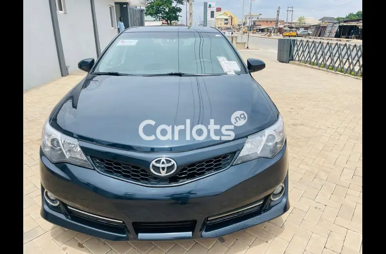 FOREIGN USED TOYOTA CAMRY SE - 2/5