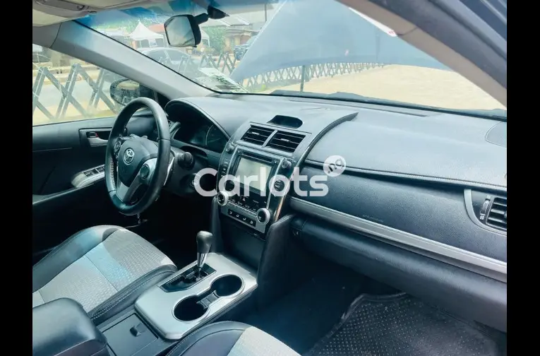 FOREIGN USED TOYOTA CAMRY SE - 4/5