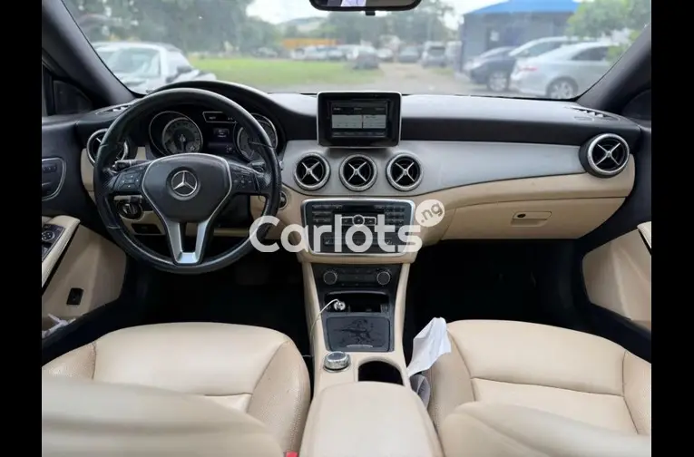 Nigerian Used 2014 MERCEDES BENZ CLA250 for sale in Abuja, FCT - photo 3 of 5