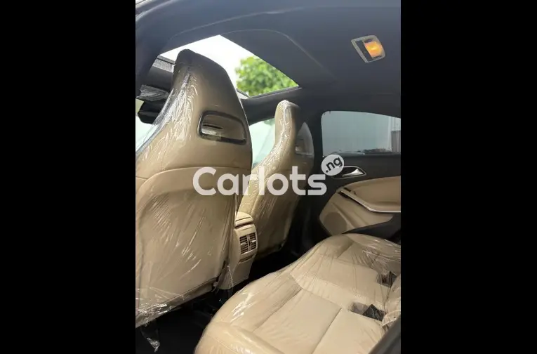 Nigerian Used UNREGISTERED 2014 MERCEDES BENZ CLA250 for sale in Abuja, FCT - photo 4 of 5