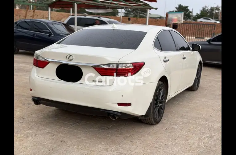 Nigerian Used 2018 UPGRADED LEXUS ES350 for sale in Abuja, FCT - thumbnail 4