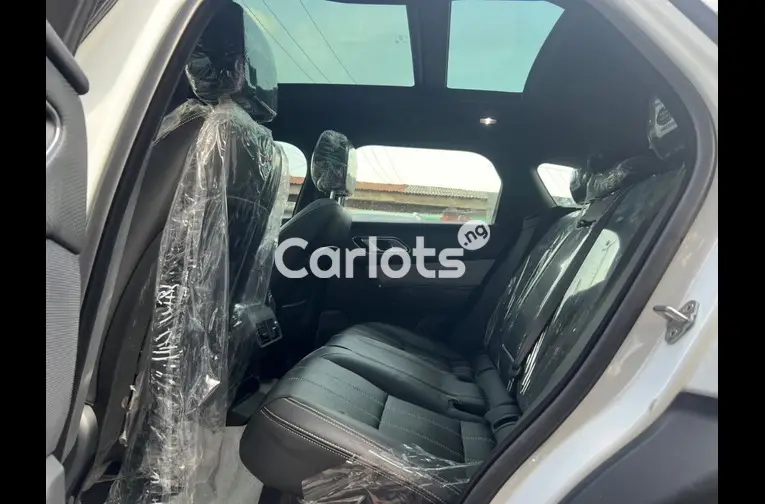 FOREIGN USED 2018 RANGE ROVER VELAR for sale in Lagos, Lagos - photo 4 of 5
