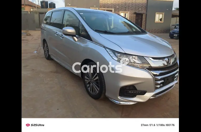 HONDA ODYSSEY 2018 [FOREIGN USED] - 2/5