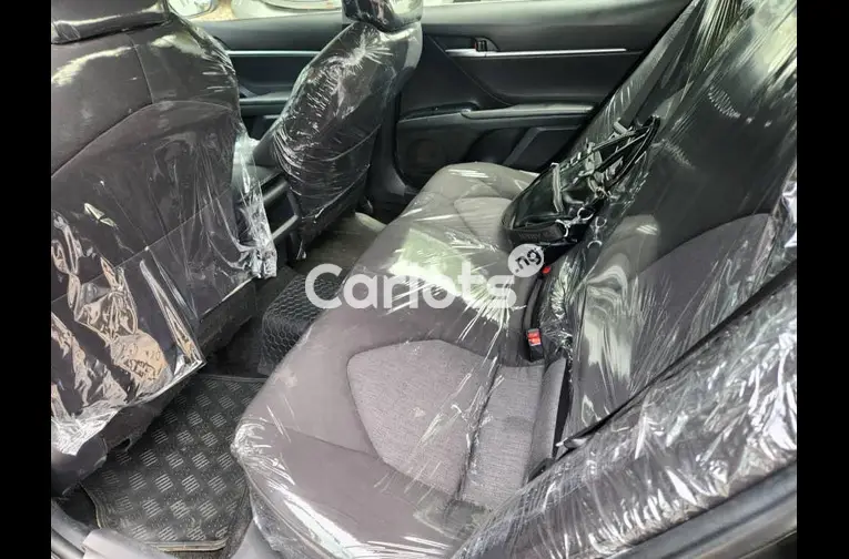 FOREIGN USED 2018 TOYOTA CAMRY LE - 4/5