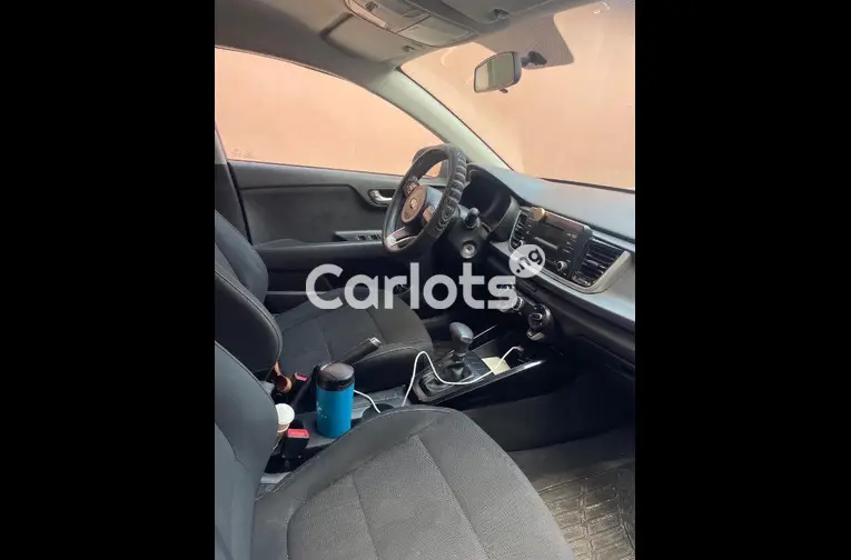 CLEAN 2018 KIA RIO - 3/5