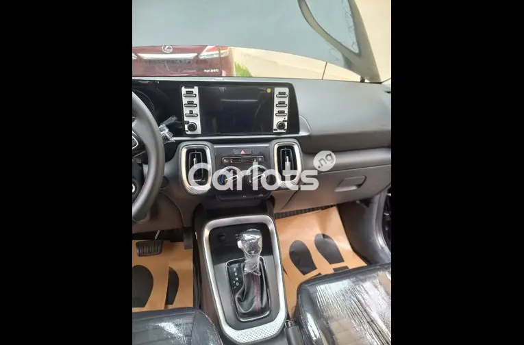 BOUGHT BRAND NEW 2021 KIA SONET FULL OPTION for sale in Lagos - thumbnail 2