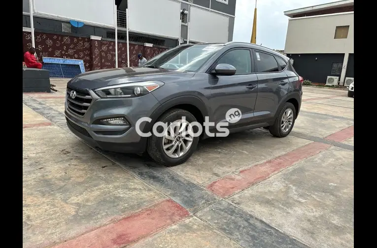 FOREIGN USED 2016 HYUNDAI TUCSON for sale in Kaduna - photo 2 of 5