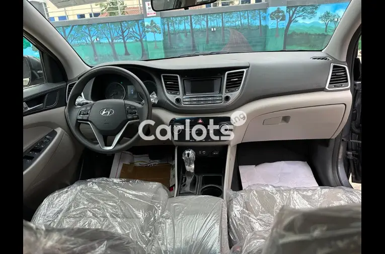 FOREIGN USED 2016 HYUNDAI TUCSON for sale in Kaduna - photo 3 of 5