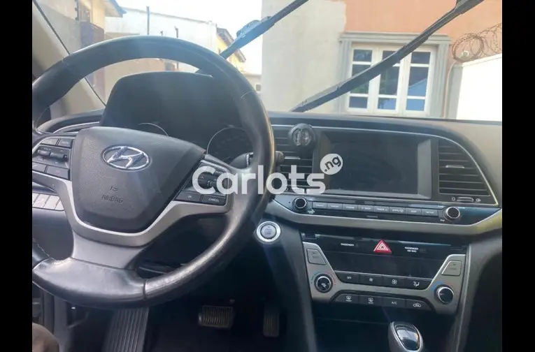 Nigerian Used 2017 KEYLESS HYUNDAI ELANTRA for sale in Asaba, Delta - photo 2 of 5
