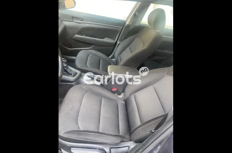 Nigerian Used 2017 KEYLESS HYUNDAI ELANTRA for sale in Asaba, Delta - photo 3 of 5