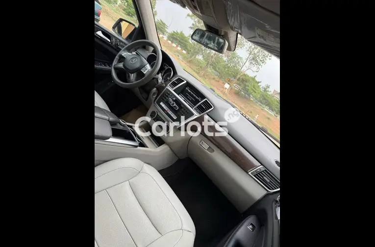 Foreign Used TOKS STANDARD 2013 MERCEDES BENZ ML350 FULL OPTION for sale in Abuja, FCT - photo 2 of 5