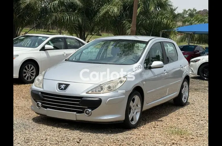 Nigerian Used 2007 AUTOMATIC PEUGEOT 307 for sale in Abuja - photo 1 of 5