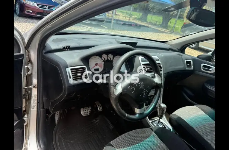 Nigerian Used 2007 AUTOMATIC PEUGEOT 307 for sale in Abuja - photo 2 of 5