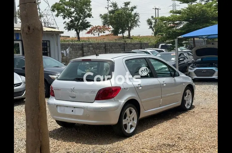 Nigerian Used 2007 AUTOMATIC PEUGEOT 307 for sale in Abuja - thumbnail 5