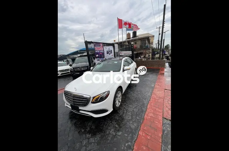 2017 Mercedes Benz E-300 (white) Panoramic roof