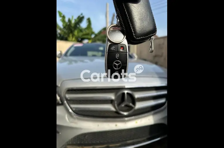 CLEAN 2017 MERCEDES BENZ E300