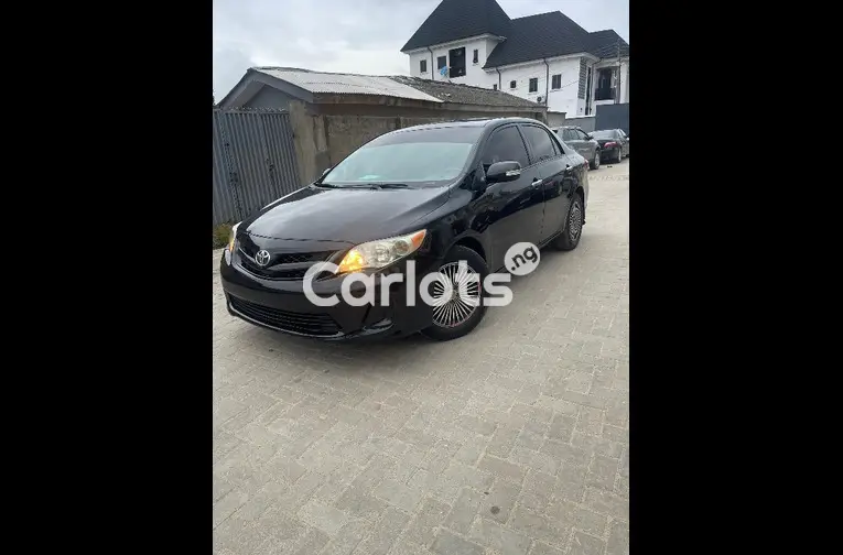 CLEAN 2010 TOYOTA COROLLA