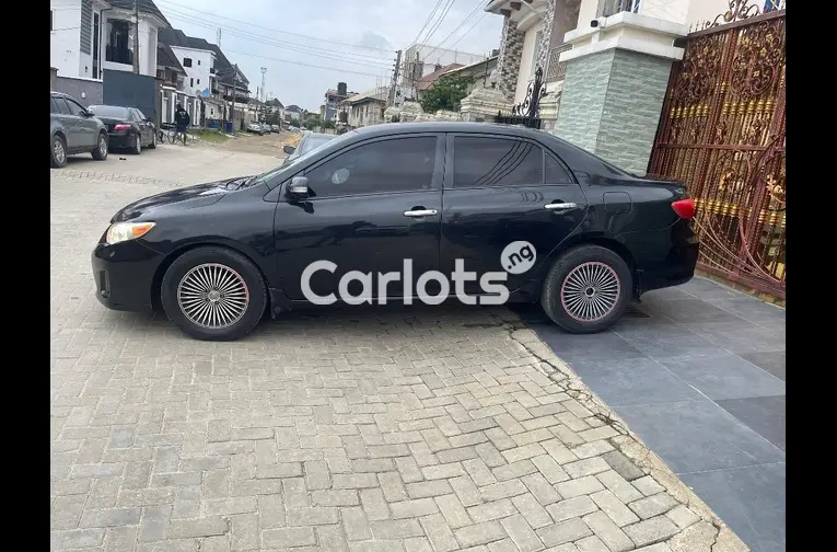 Nigerian Used CLEAN 2010 TOYOTA COROLLA for sale in Amuwo Odofin, Lagos - photo 4 of 5