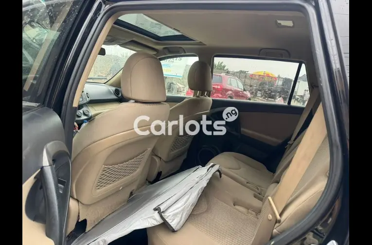 Nigerian Used CLEAN 2012 TOYOTA RAV4 4WD for sale in Amuwo Odofin, Lagos - thumbnail 3