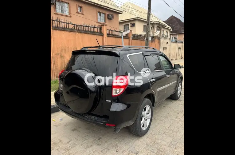 Nigerian Used CLEAN 2012 TOYOTA RAV4 4WD for sale in Amuwo Odofin, Lagos - photo 4 of 5