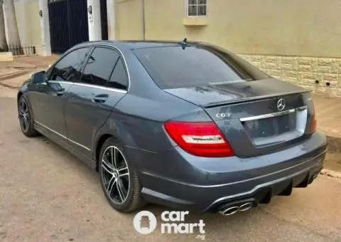 Super clean 2009 Mercedes Benz C300 - 5/5