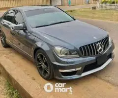 Super clean 2009 Mercedes Benz C300