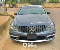 Super clean 2009 Mercedes Benz C300