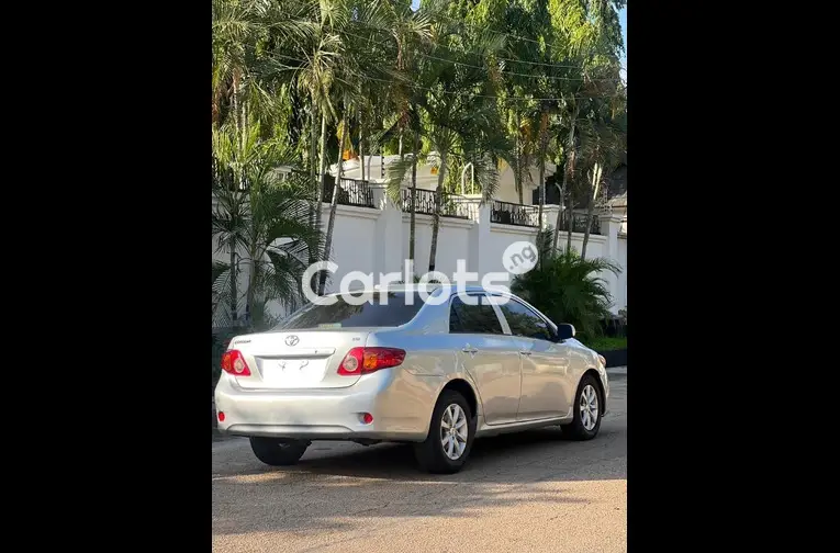 Nigerian Used 2009 TOYOTA COROLLA LE for sale in Kaduna - thumbnail 5